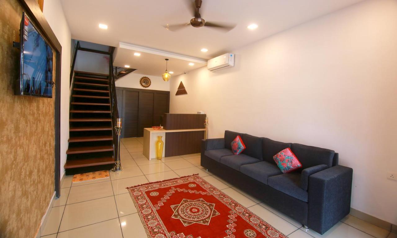 The Metro Pod - Backpackers A/C Dormitory Kochi Exterior foto