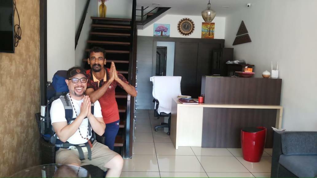 The Metro Pod - Backpackers A/C Dormitory Kochi Exterior foto